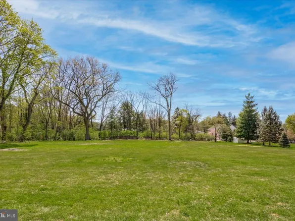 4904 Threadneedle Rd, Wilmington, DE 19807