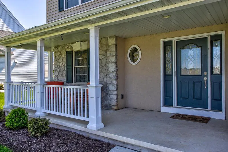 5 bed, 3.5 bath, 3192 sqft, $3,995 — Photo 2