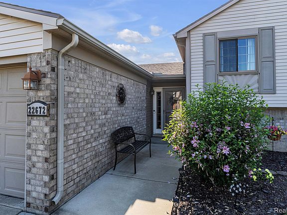 5th image of 22672 Woodcreek Dr