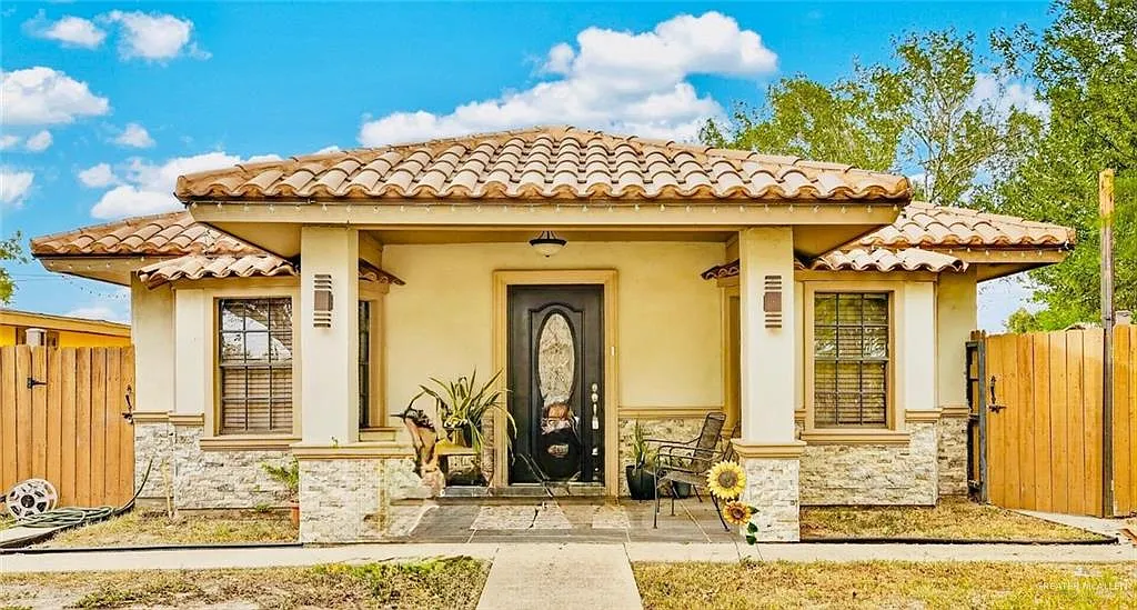 2 bed, 2.0 bath, 896 sqft, $1,150 — Photo 3