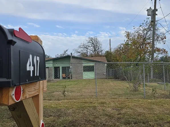 417 9th St, San Leon, TX 77539