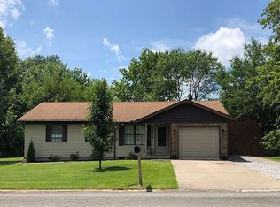 610 Vinewood Ln, Marion, IL 62959