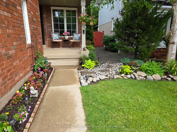 34 Standish St, Halton Hills, ON L7G 5V7