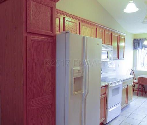 4th image of 963 14th Ave E