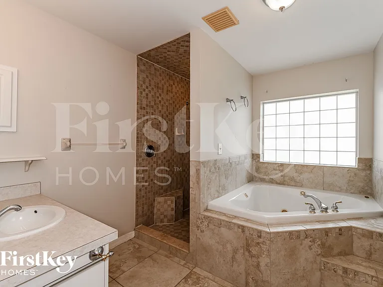 2018 SW 31st Ter — Photo 10