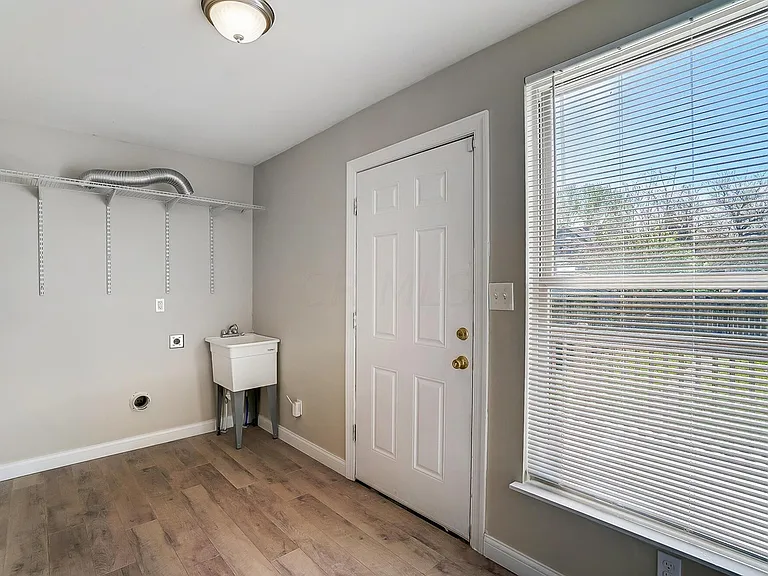 147 Whitethorne Ave — Photo 13
