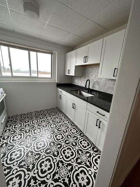 1st image of 33325 Grand River Ave #2