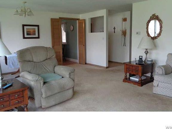 3rd image of 237 Coronation Dr