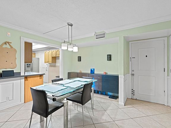 4th image of 1428 SE 4th Avenue #105
