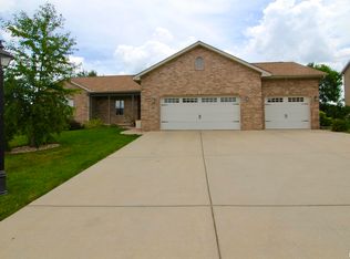105 Cypress Point, Washington, IL 61571