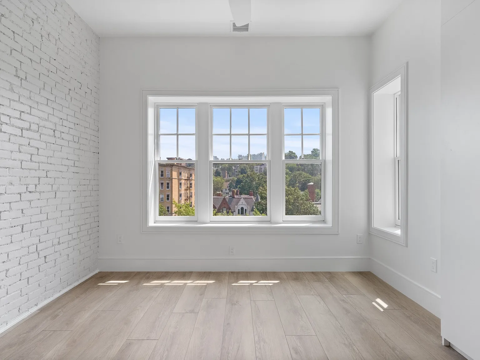 1580 Beacon Street — Photo 4