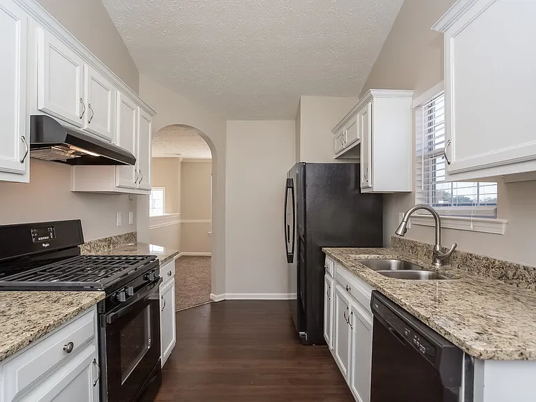 430 Summer Hill Cir — Photo 6