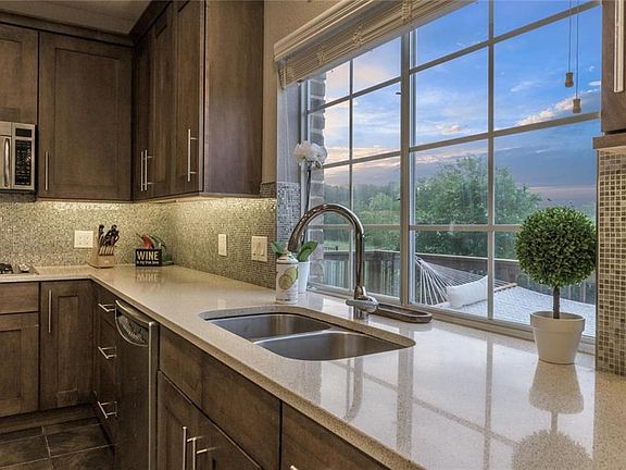 4th image of 10000 Planters Woods Dr
