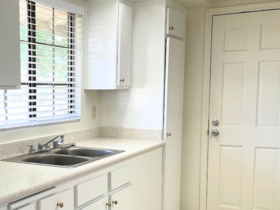 4th image of 1341 W Avenue H8