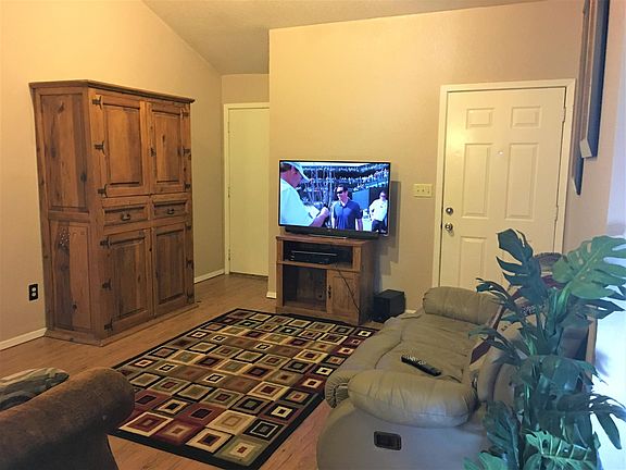 5th image of 806 Shady Grove Dr