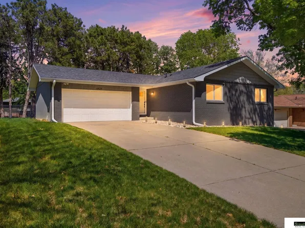 6424 Deerwood Dr, Lincoln, NE 68516