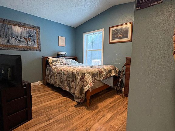 5th image of 11 Castle Road