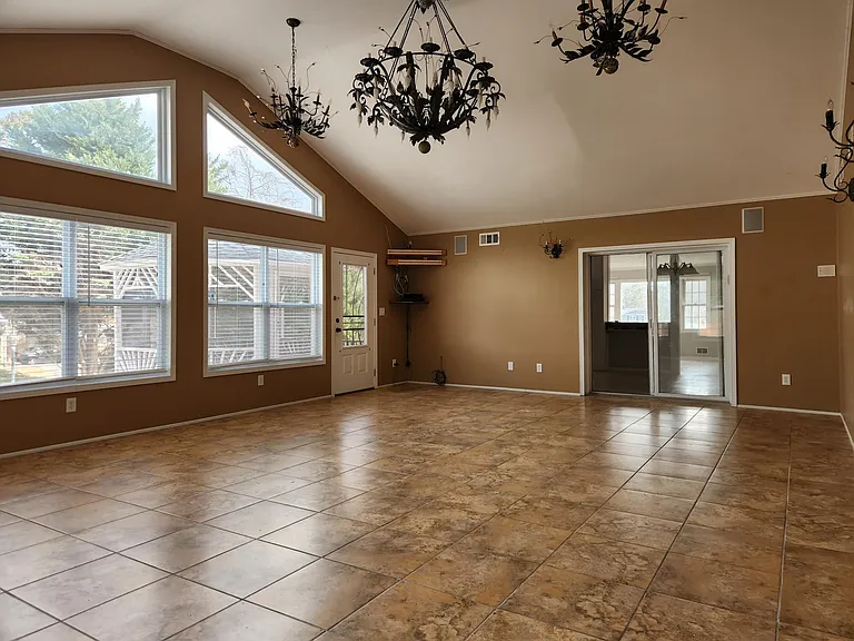 extra large ball room for entertainment