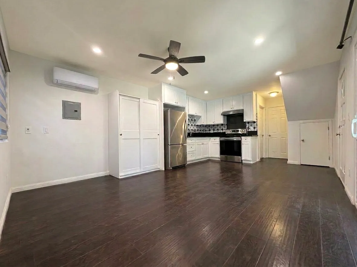 Studio, 440 sqft, $1,662 — Photo 4