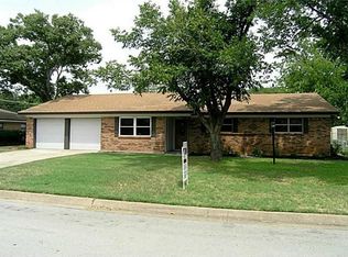 120 Glenn Dr, Hurst, TX 76053