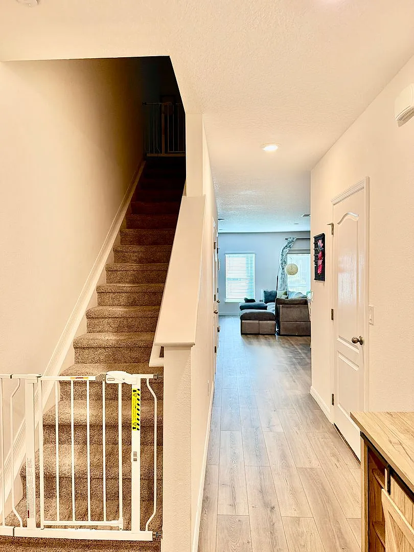 Beautiful 3-bedroom, 2.5-bath townhome Near Downtown - Military bases - Highway - Airport — Photo 4