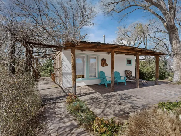 3308 Beach Rd NW, Albuquerque, NM 87104