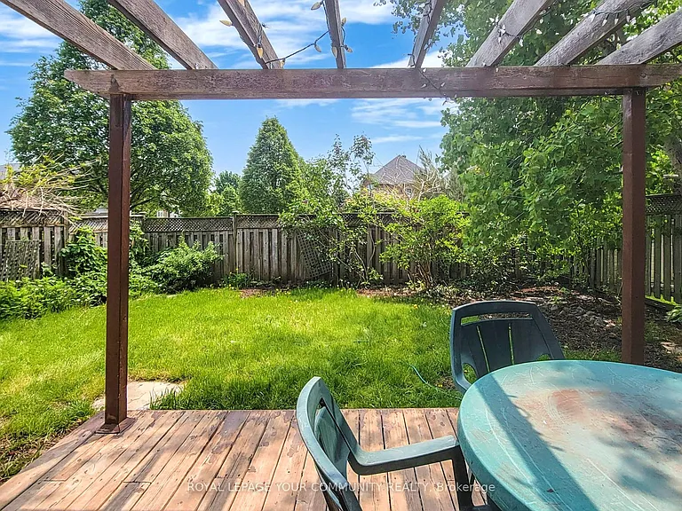 39 Lark Cres — Photo 34
