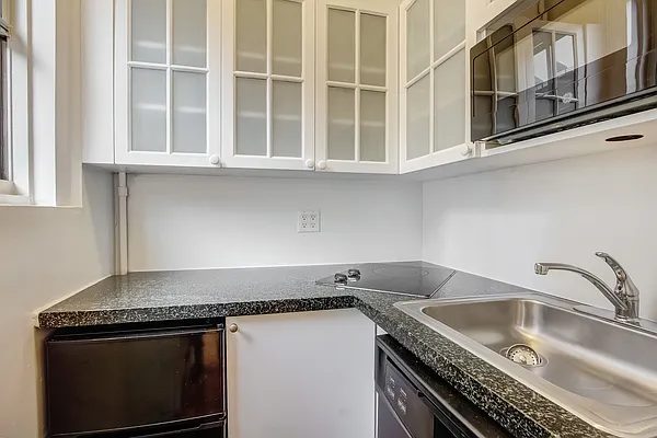 Rented by Bond New York | media 10