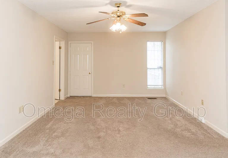6770 Charles Dr — Photo 8