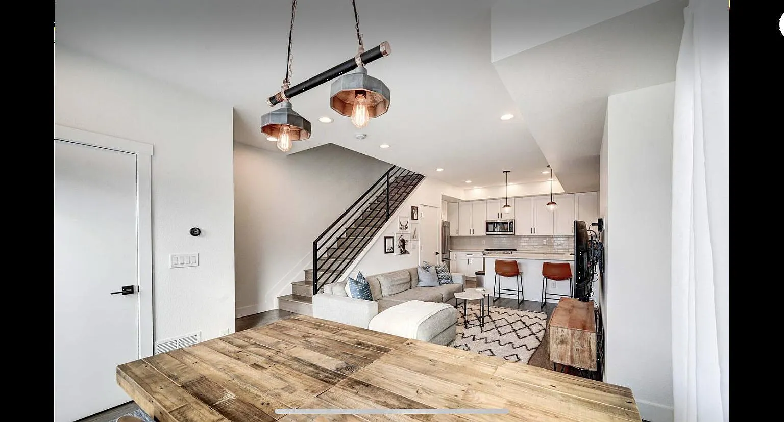 1370 Yates St — Photo 4
