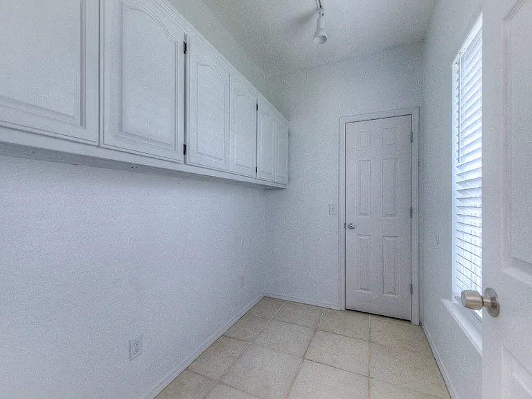 9215 S Erie Ave — Photo 27