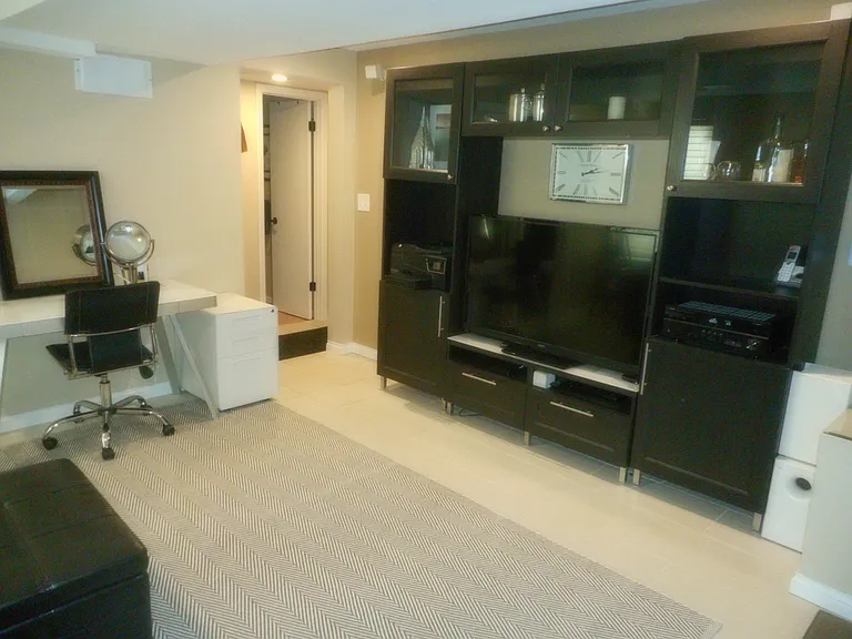 1405 Colonial Dr — Photo 1