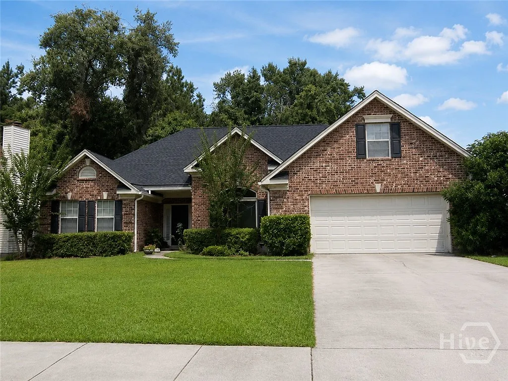4 bed, 2.0 bath, 2269 sqft, $2,600 — Photo 2
