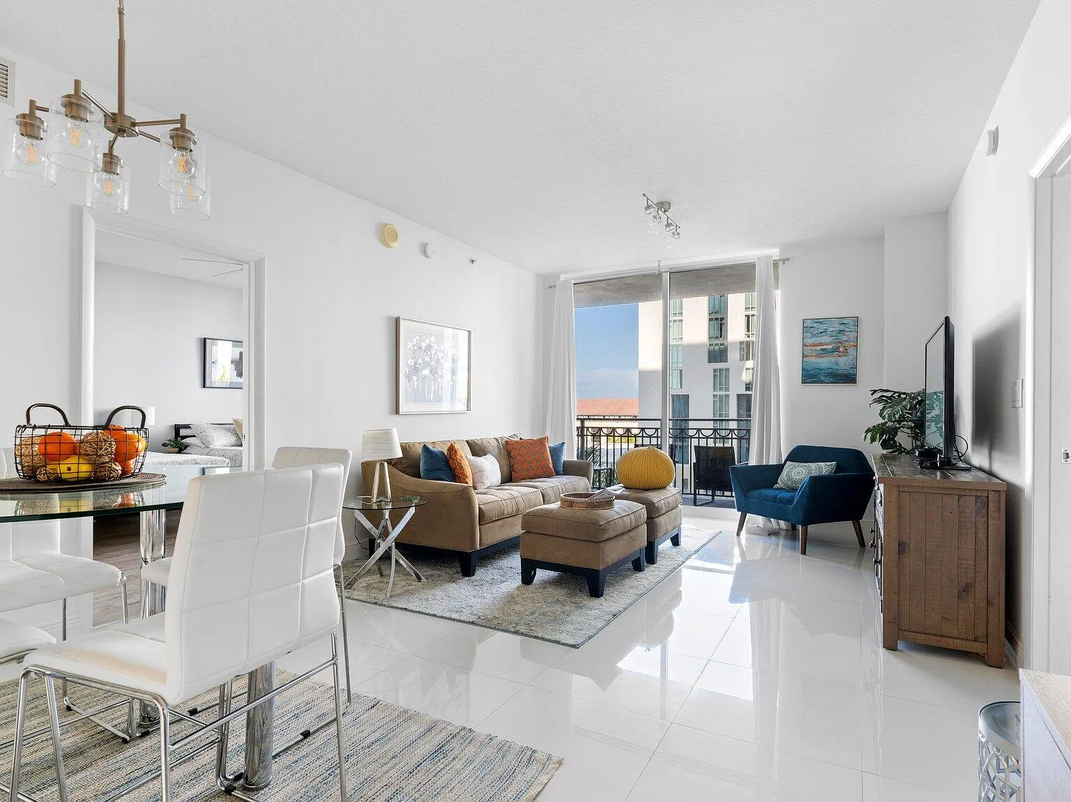 2 bed, 2.0 bath, 1136 sqft, $7,000 — Photo 1