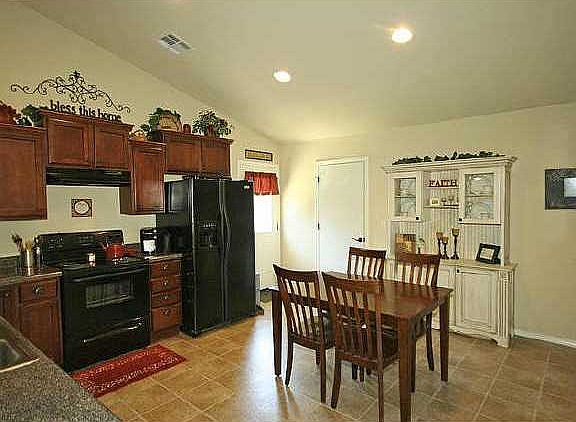 4th image of 10 E Fairlane Pl