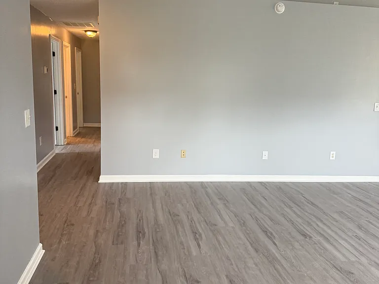 318 Worthington Cir — Photo 9