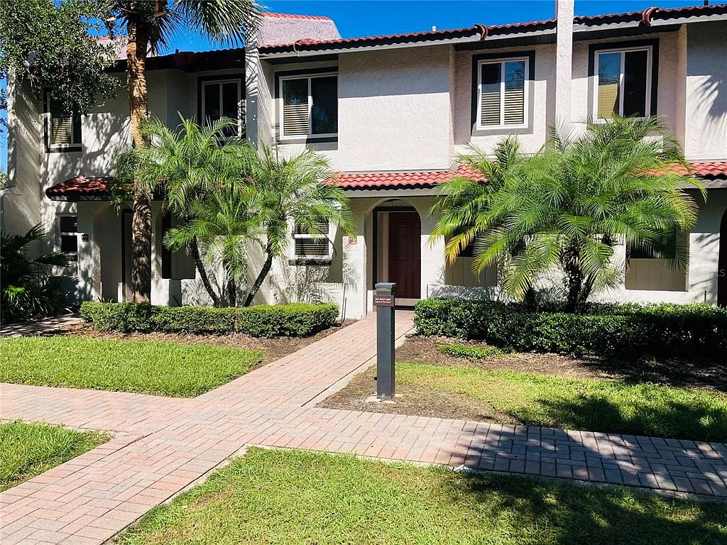 2 bed, 2.0 bath, 1052 sqft, $2,000 — Photo 2