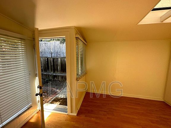 5th image of 2434 Echo Park Ave