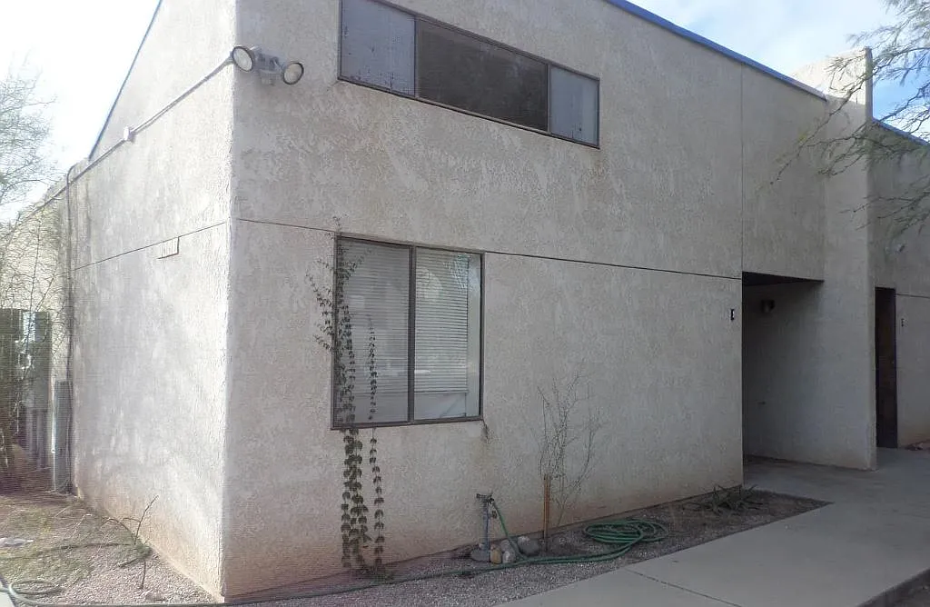 2 bed, 800 sqft, $995 — Photo 1