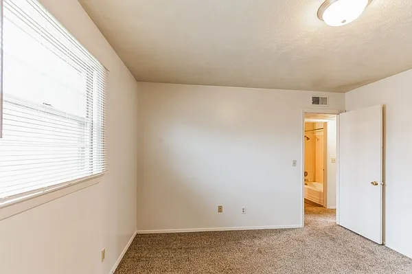 Bellevue Gardens Apartments — Photo 23