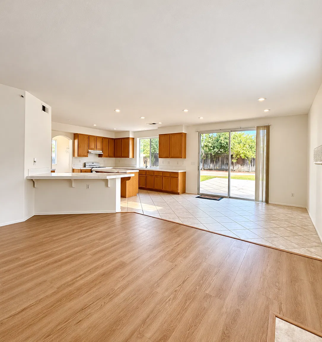 5 bed, 2855 sqft, $3,845 — Photo 3