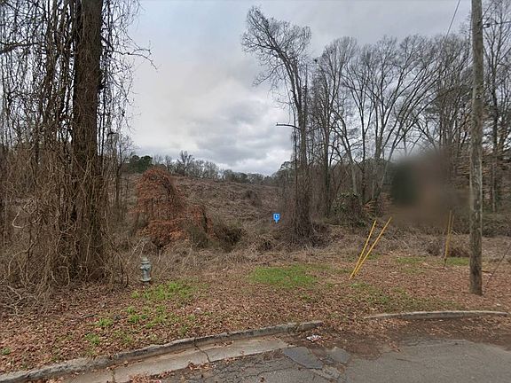 2nd image of 566 Bell Blvd #8/39