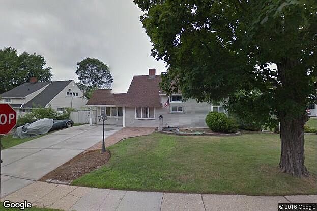 1st image of 9 Elm Dr W