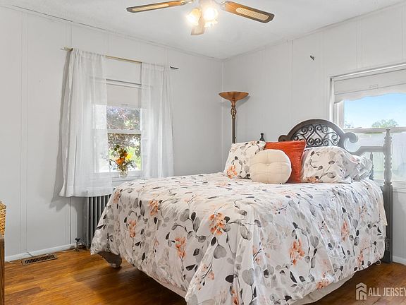 5th image of 1032 E Blancke St
