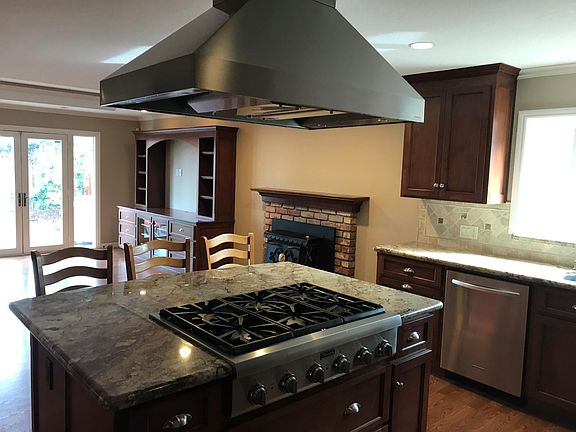 2nd image of 2644 Aragon Way