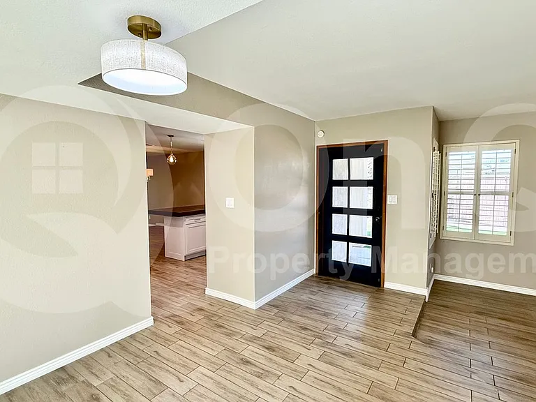 827 N 86th Way — Photo 12