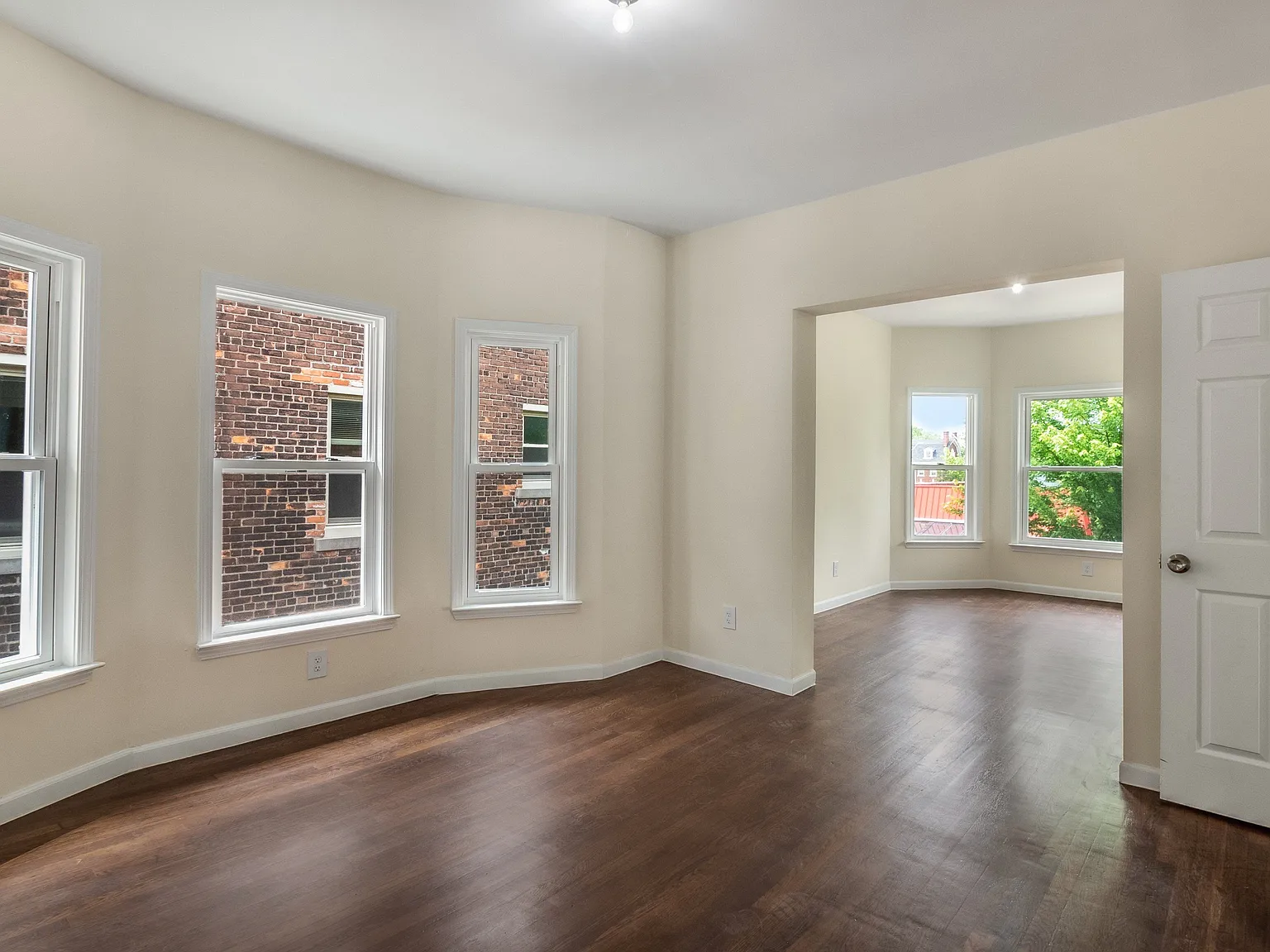 680 Hazelwood — Photo 3
