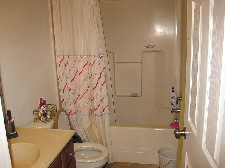 421 Maywood Ct — Photo 8