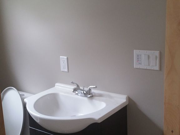 3rd image of 32 Lakeview Ave