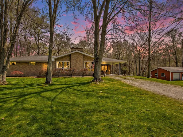 8361 Pucker St, Berrien Center, MI 49102